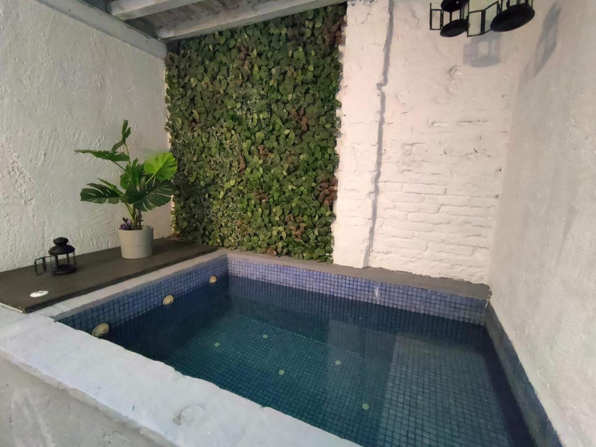 Pequeno Alojamiento Con Mini Piscina - No Climatizada Валенсия Экстерьер фото