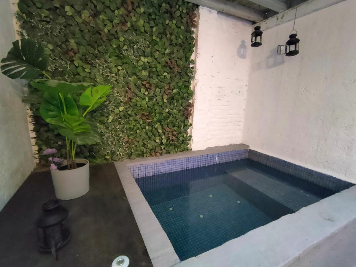 Pequeno Alojamiento Con Mini Piscina - No Climatizada Валенсия Экстерьер фото